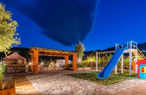Himare Apartamento | Luxury Room 2 - Vila Goro w Pool, Parking and more