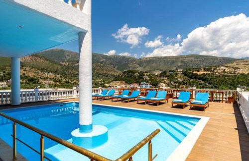 Himare Apartamento | Luxury Room 2 - Vila Goro w Pool, Parking and more