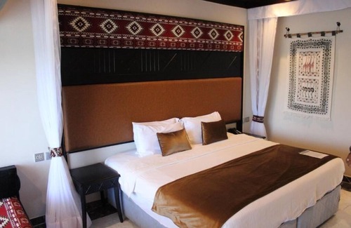 Maasai Mara Cabina | Luxury Room with Pool & Parking | Maasai Mara Safari Lodge Stay