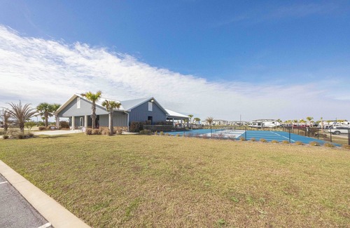 Foley Alquiler De RV | Luxury RV Lot 40 at Grand Riviera Resort in Foley, AL