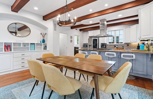 Eastside Santa Cruz Villa | Luxury Santa Cruz Villa: Beachside Paradise with New Hot Tub & Fast Wi-Fi