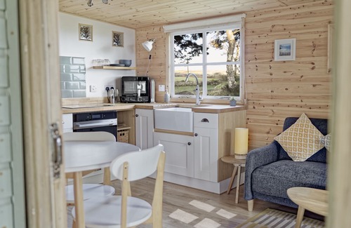 Chysauster Cabina | Cabina Scandi de lujo en una colina, con impresionantes vistas de Cornualles> CERCA DE ST IVES