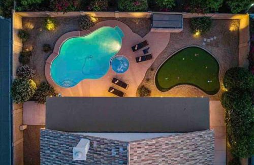 Paradise Valley Village Casa | Luxury Scottsdale Retreat Heated Pool and Mini Golf