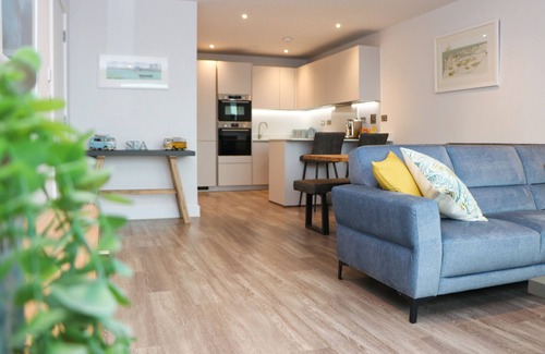 Constantine Bay Apartamento | Luxury sea view apartment close to Constantine Bay.