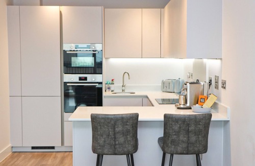 Constantine Bay Apartamento | Luxury sea view apartment close to Constantine Bay.