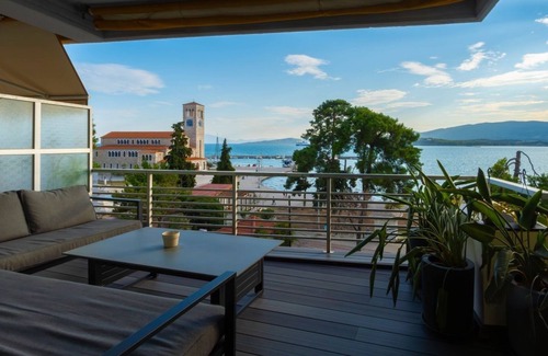 Volos City Centre Apartamento | Luxury Sea View 2BR Apt - Balcony & Free Parking