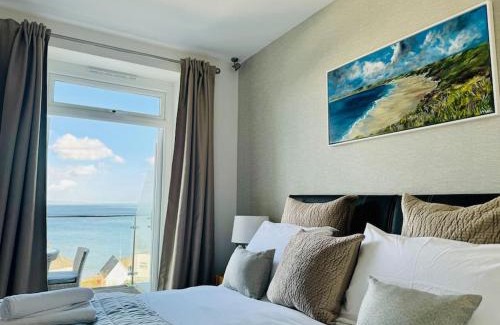 West Looe Casa | Luxury Sea View Apartment with Multi Room Balcony And Private Onsite Parking Only 300M From the Beach