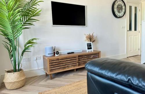 West Looe Casa | Luxury Sea View Apartment with Multi Room Balcony And Private Onsite Parking Only 300M From the Beach