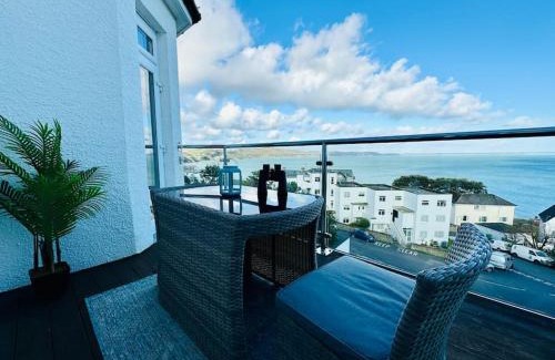 West Looe Casa | Luxury Sea View Apartment with Multi Room Balcony And Private Onsite Parking Only 300M From the Beach