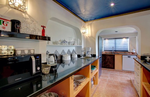 Marbella Villa | A 15 minutos a pie de Puerto Banús, a 5 minutos de restaurantes, cerca de varios campos de golf.