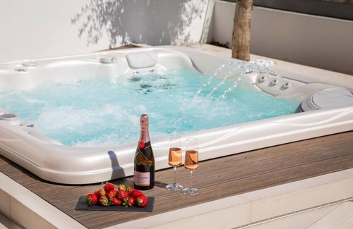 Sukosan Villa | Villa Noles de lujo frente al mar con piscina climatizada, jacuzzi y vehículo eléctrico cerca de Zadar