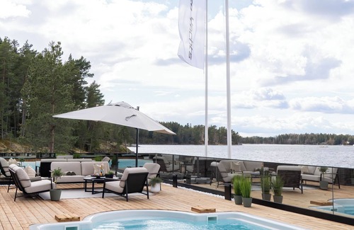Porvoo Villa | Luxury seaside villa in the archipelago. Heated pool all year around.