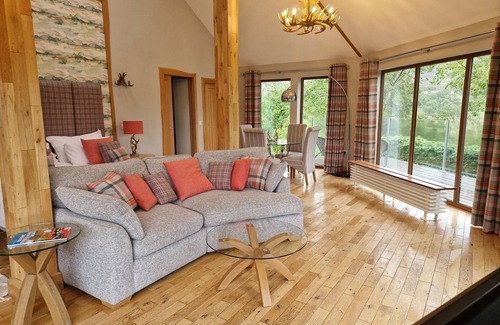 Blairgowrie Cabina | Luxury, secluded, Adult only Treehouse with hot tub, woodburner & stunning views