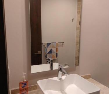 León Apartamento | Luxury, security, infinity pool, view, centric