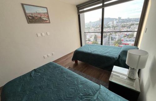 León Apartamento | Luxury, security, infinity pool, view, centric