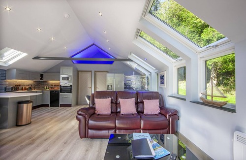Benderloch Cabina | Luxury Self Catering Lodge with Hot Tub - Palms 2, Loch Etive, North Connel