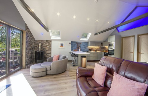 Benderloch Cabina | Luxury Self Catering Lodge with Hot Tub - Palms 2, Loch Etive, North Connel