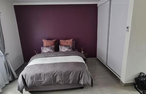 Umtata Apartamento | Luxury Self-Catering Bachelor Apartment