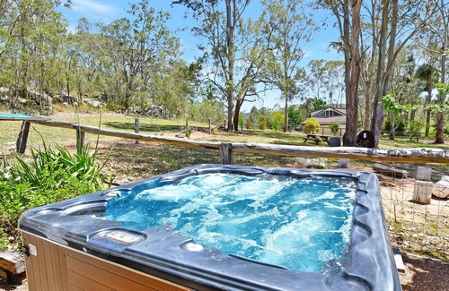 Wollombi Cabaña | Granja de lujo autónomo y una granja llena de belleza y aventura