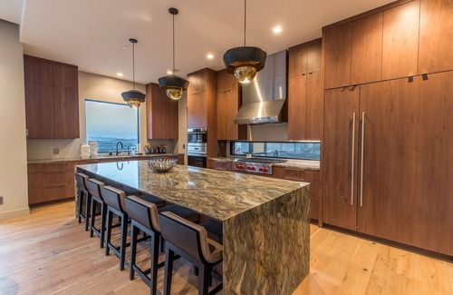 Ivins Casa | Luxury Service 4 Bedroom & Bunkroom - Sleeps 19 - Daily HK