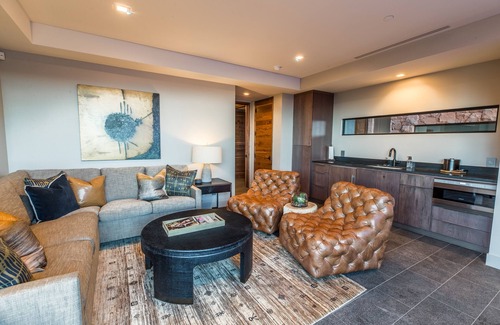 Ivins Casa | Luxury Service 4 Bedroom & Bunkroom - Sleeps 19 - Daily HK