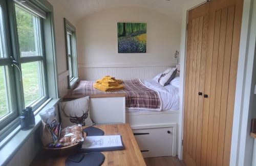 Wickham Casa | Luxury Shepherds Hut set in a countryside setting