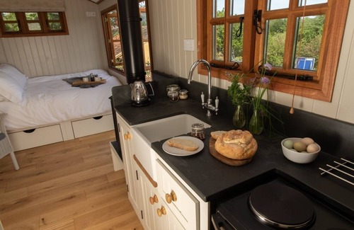 Belluton Cabina | Shepherds Hut de lujo con jacuzzi en una zona rural cerca de Bath + Bristol
