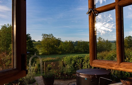 Belluton Cabina | Shepherds Hut de lujo con jacuzzi en una zona rural cerca de Bath + Bristol