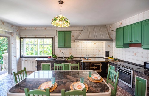 Padron Casa | LUXURY SINGULAR VILLA ROSA