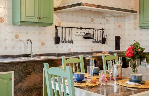 Padron Casa | LUXURY SINGULAR VILLA ROSA