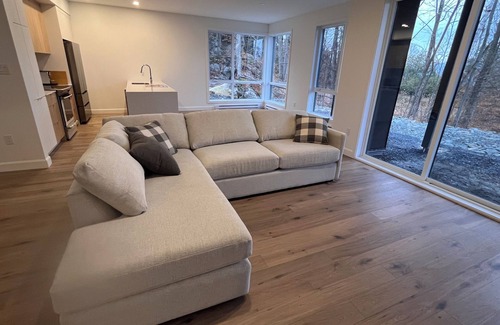 Owl's Head Ski Resort Condominio | Luxury ski-in/ski-out condo with Club Lake access on beautiful Lake Memphremagog