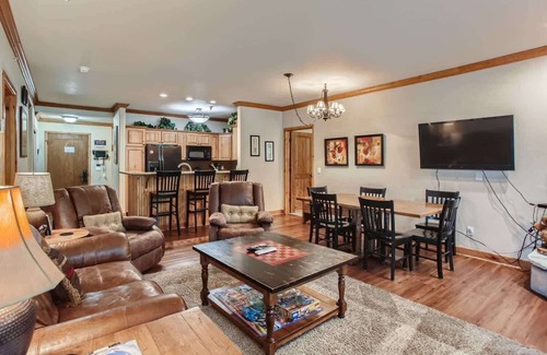 Four O'Clock Condominio | Snowflake Sanctuary