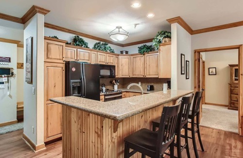 Four O'Clock Condominio | Snowflake Sanctuary