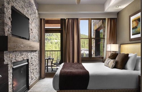 Truckee Complejo | Luxury Ski In/Ski Out, 2 Bed Rooms and Large Den, near gondola. Dec 27-Jan 3