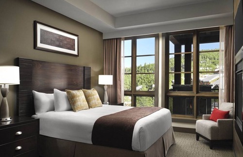Truckee Complejo | Luxury Ski In/Ski Out, 2 Bed Rooms and Large Den, near gondola. Dec 27-Jan 3