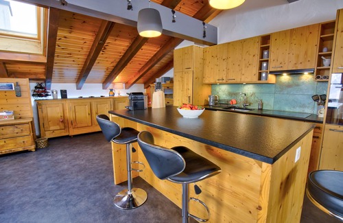 Nendaz Apartamento | Luxury Ski-in/ Ski-out Apartment, 50m to Ski Station and Close to Town Centre