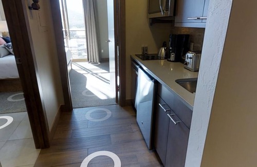Peak 8 Complejo | Luxury Ski-In/Ski-Out Suite at Grand Colorado Peak 8 - Spring Skiing Paradise!