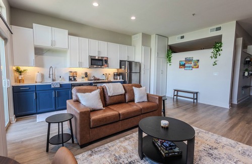 Deep Ellum Apartamento | Luxury Skyline Escape/Sauna/King Bed/DT View