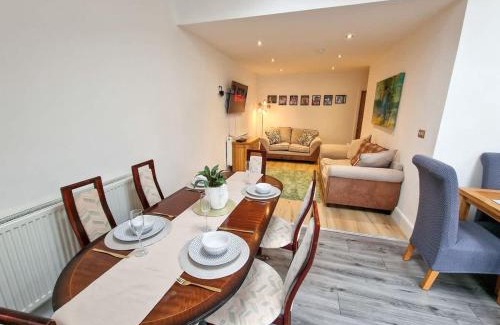 Kirkby Casa | Luxury Sleeps 11 Kirkby Home by City SuperHost
