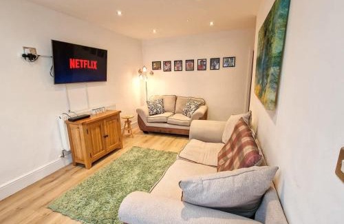 Kirkby Casa | Luxury Sleeps 11 Kirkby Home by City SuperHost