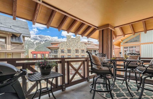 Copper Mountain Village Apartamento | Luxury Slope & Village Views, Deck, Steps to Lifts