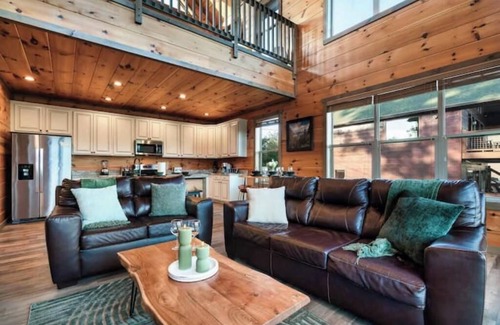 Gatlinburg Cabina | Luxury Smoky Mtn Cabin 3 King Suites Epic Views