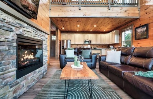 Gatlinburg Cabina | Luxury Smoky Mtn Cabin 3 King Suites Epic Views