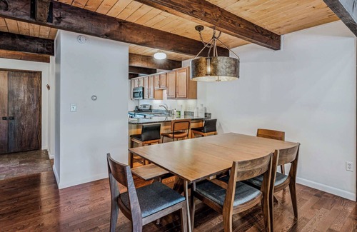 West Hartford Condominio | Luxury Snow Village Ski-In/Out, Golf & Club Access
