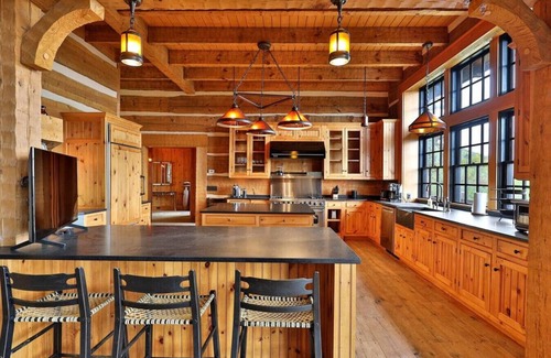 Ludlow Casa | Luxury Solitude Private Hot Tub & Direct Ski Access! Summer & Fall Dates Available