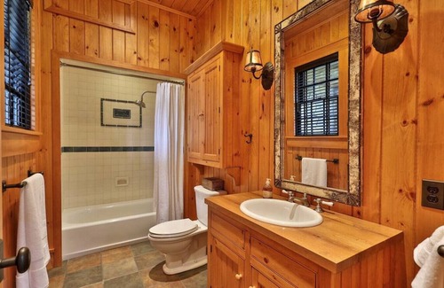 Ludlow Casa | Luxury Solitude Private Hot Tub & Direct Ski Access! Summer & Fall Dates Available