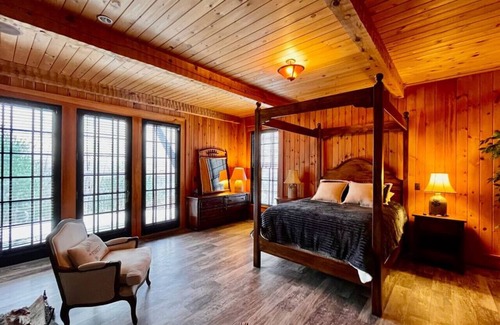 Ludlow Casa | Luxury Solitude Private Hot Tub & Direct Ski Access! Summer & Fall Dates Available