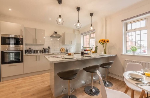 Portswood Casa | Luxury Southampton house with garden and parking