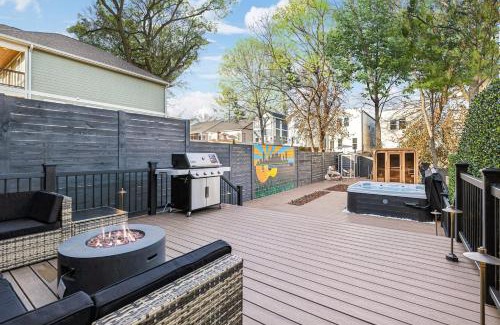 East Hill Casa | Luxury Spa Retreat Sauna, Hot Tub & Fire Pit