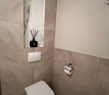 Bodegraven Apartamento | Luxury Spa with Sauna, Bath and Cinema Private